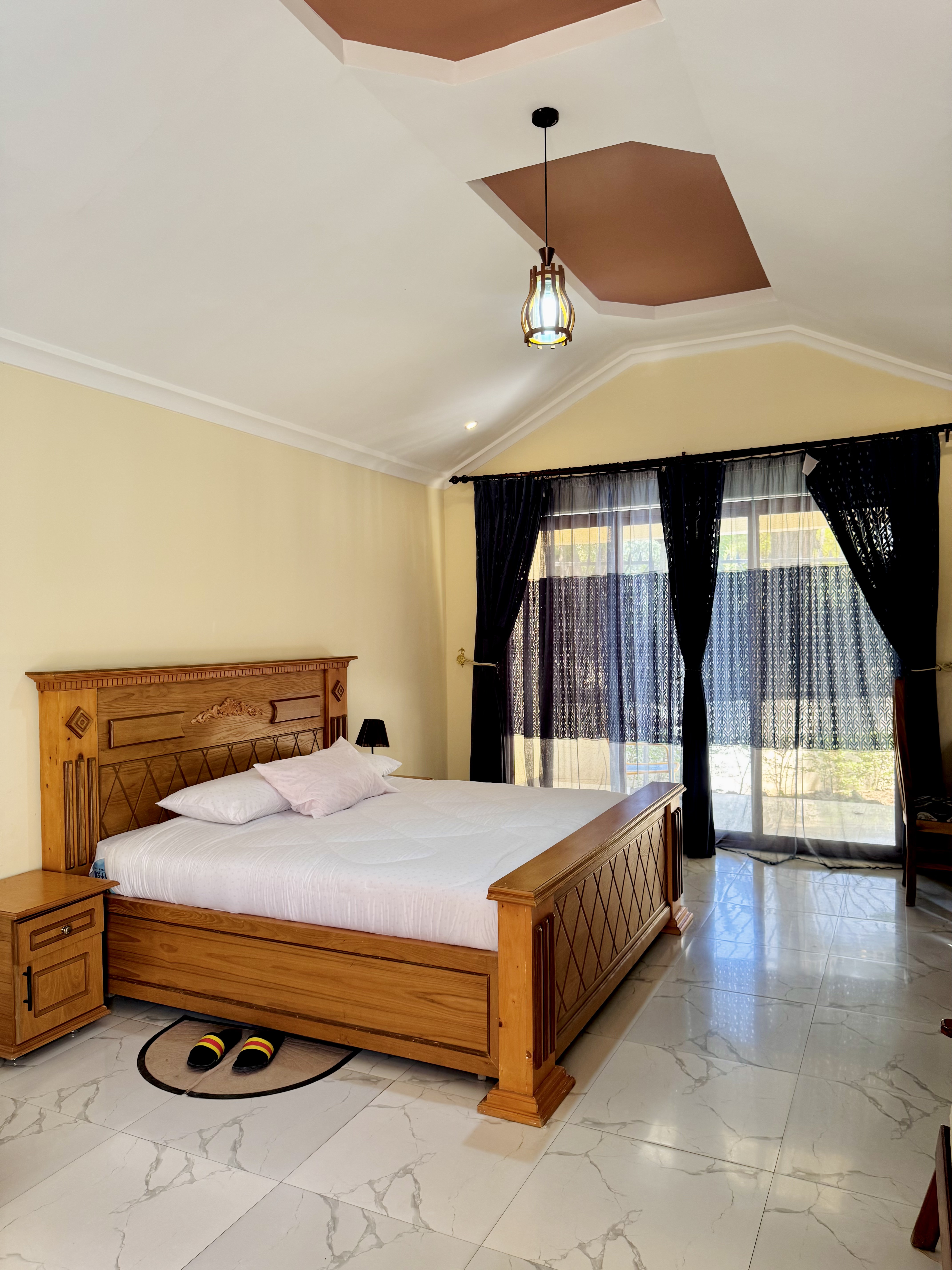 Single Bed Bungalow Photo